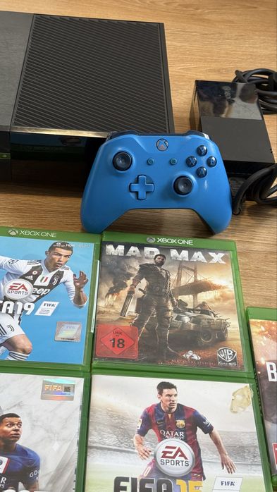 Consola Xbox One 500GB + 2 manete + jocuri bonus!