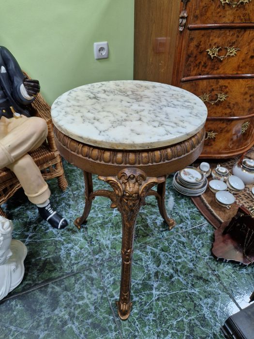 Уникална антикварна метална градинска масичка с мраморен плот