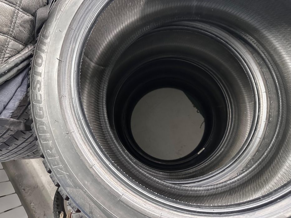 Bridgestone Blizzak Spike-02 245/45 R18