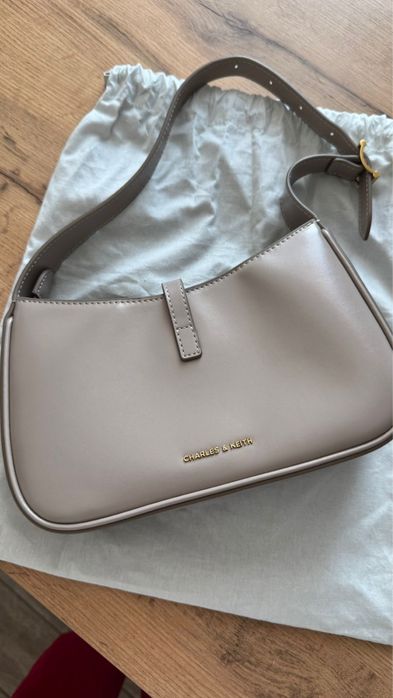 Сумочка Charles & Keith оригинал