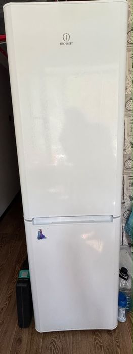 Холодильник indesit