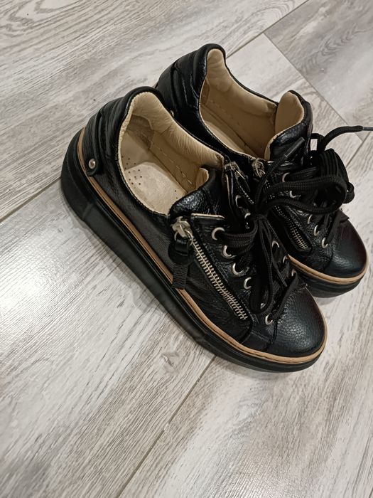 Ботинки кожаные женские