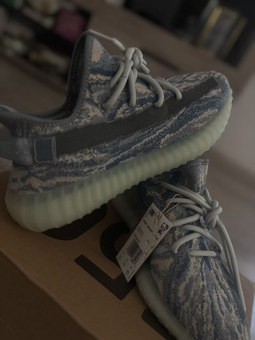 Yeezy Boost 350 V2