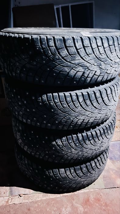 Продам комплект зимних шин Triangle