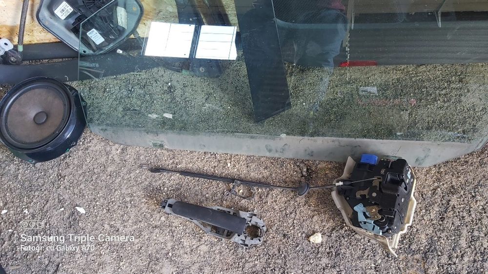 Fata usa,macara electrica,broasca, geam golf 5. Stanga față!