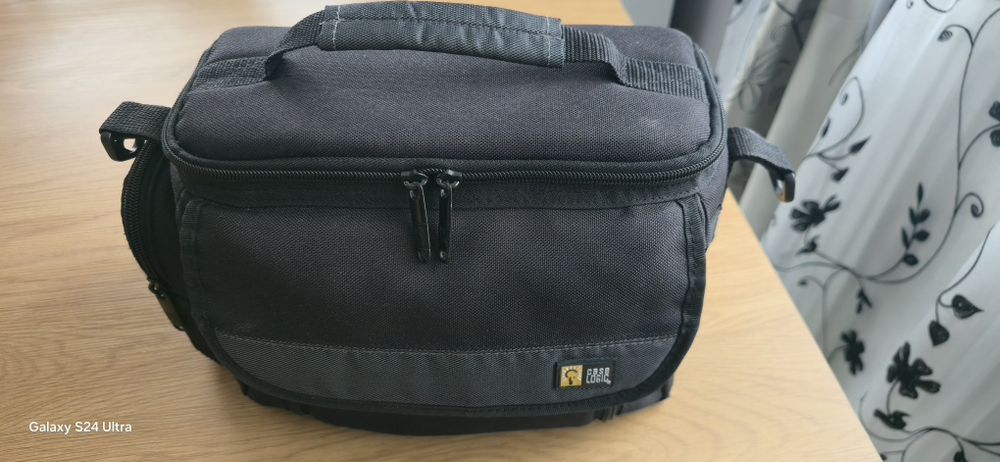 Nikon D3200 cu obiective si trepied, 6000 cadre