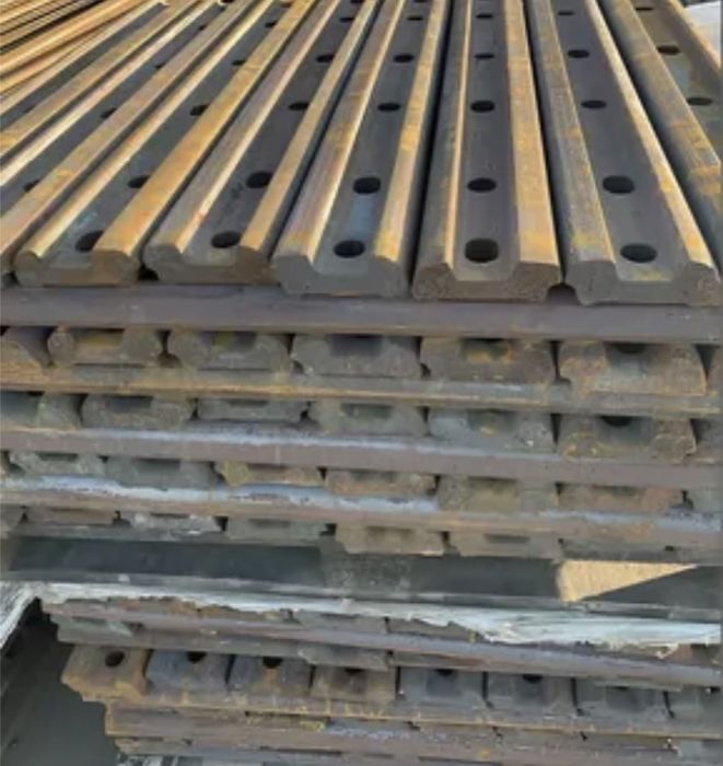 Рельсы шпалы и комлектующие.