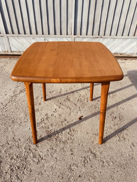 Винтидж масивна дървена маса | 70×70 см | Датирана 1989 г.