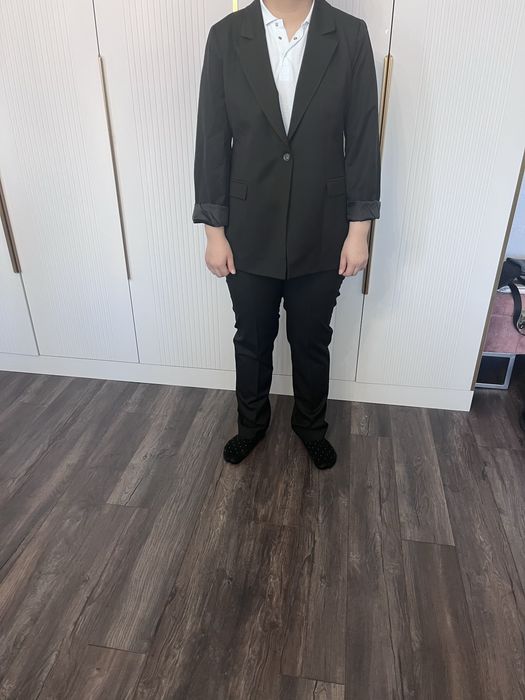 Продаю костюмы