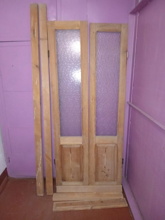 Ішкі есік  биіктігі 194 см. ені 82 см.