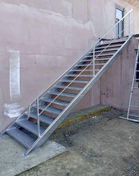 Super oferta Vând scări si trepte metalice galvanizate, ideale pentru