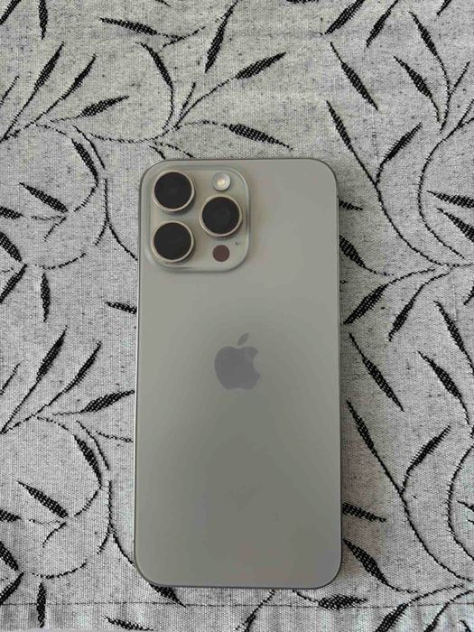 Продавам Iphone 15 pro max