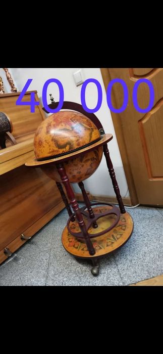 Статуэтки, глобус бар