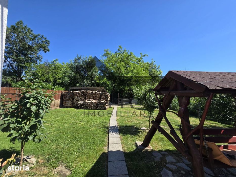 Casa in Livezeni , 140  mp utili , in centrul localitatii .