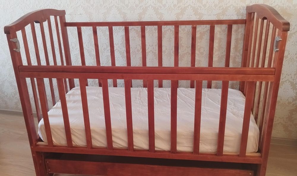 Продам детскую кроватку