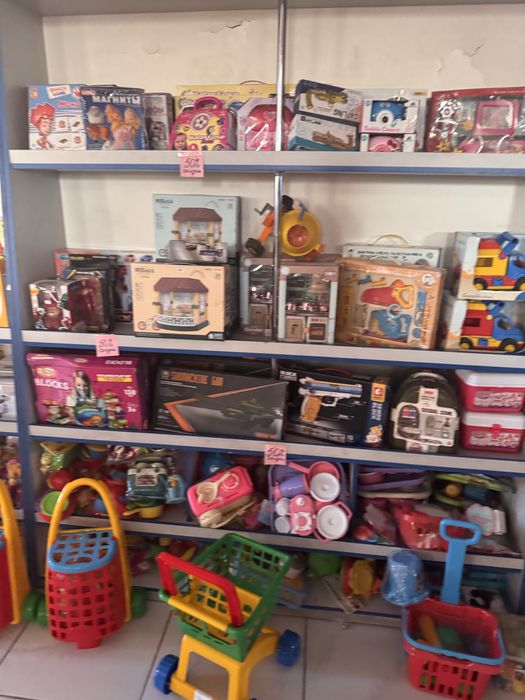 Продам полки витрины