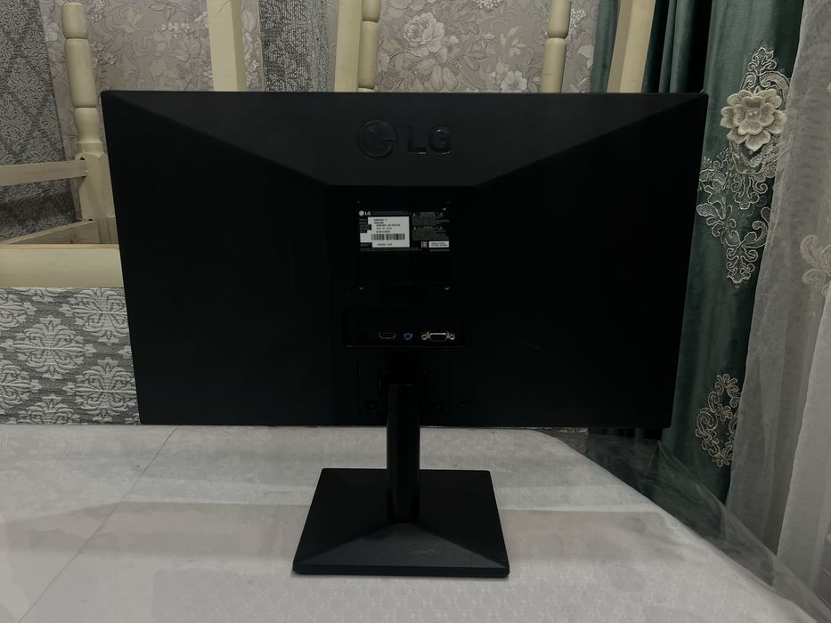 Монитор 60гц. LG