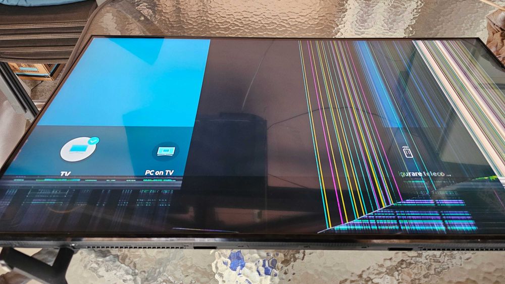 Smart TV Samsung QLED 43", functional, ecran fisurat QE40Q60