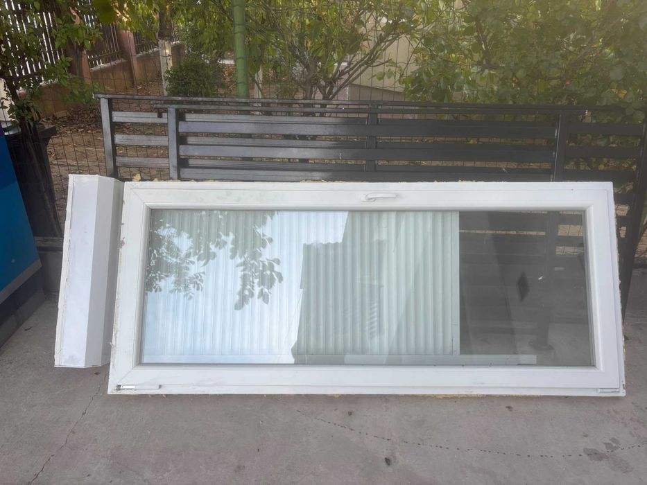 Usa termopan PVC cu rulou exterior