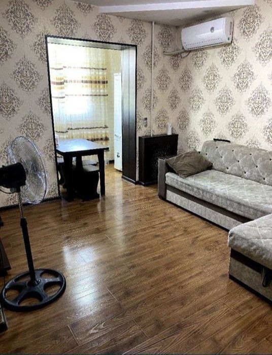 Срочно продам однокомнатную квартиру переделанную в трёх. Юнусабад 18