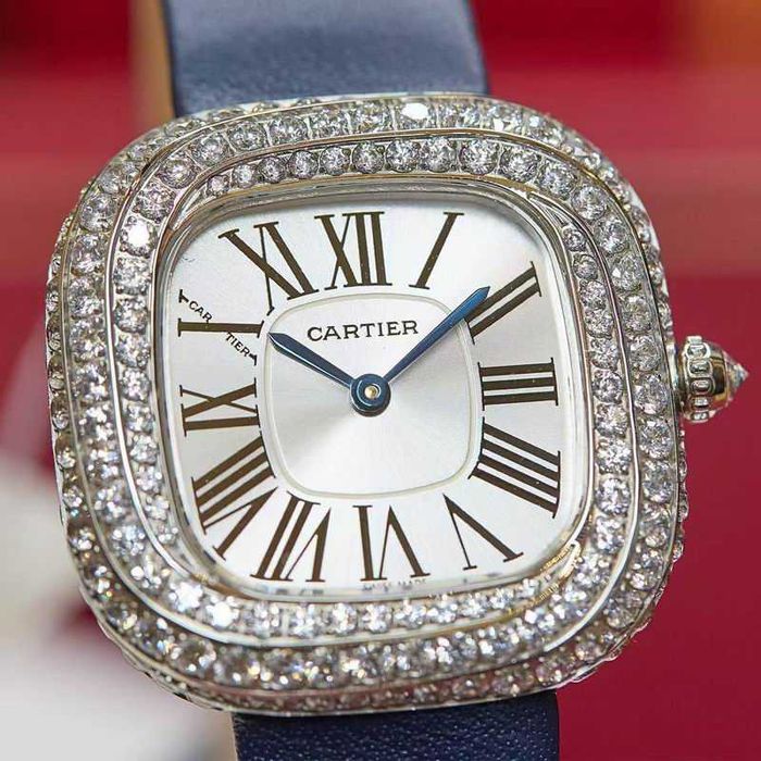 Кварцов дамски часовник Cartier Coussin de Cartier