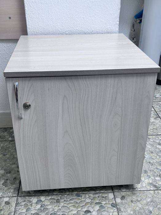 Тумбочка для офиса и дома