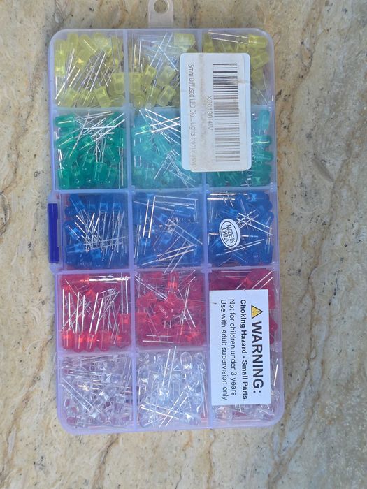 Set LED-uri Plusivo (500 buc LED-uri, 100 buc Rezistoare si PCB)
