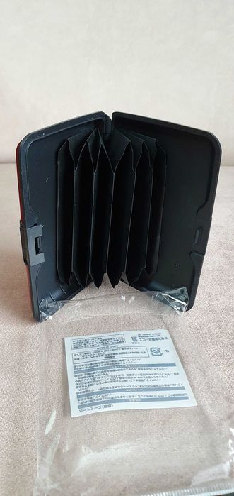 Portofel din aluminiu protejat antiscanare pentru carduri / acte (Nou)