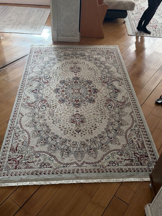 Ковры 2 штуки в хорошем состоянии,