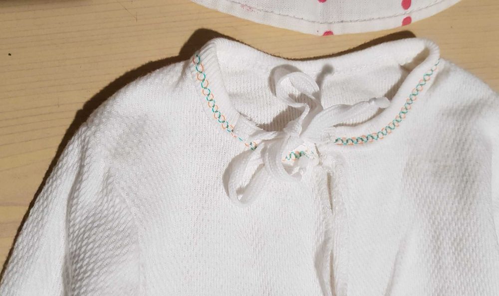 Бебешки комплект фанела и 2 шапки