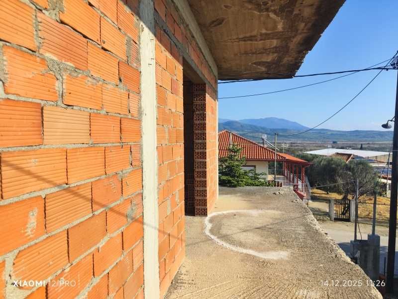 Недовършен апартамент с голям двор в Неа Кердилия, Амфиполи