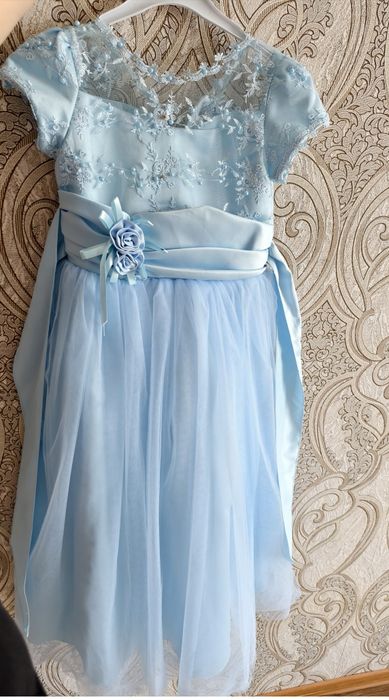 Продам платья на девочку