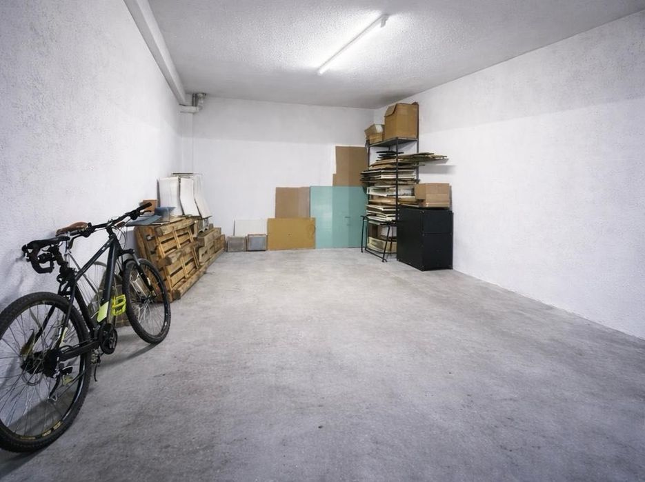 Дава се под наем Гараж / Паркомясто в София, Лозенец - 15 кв.м за 149.43 € - Снимка #1