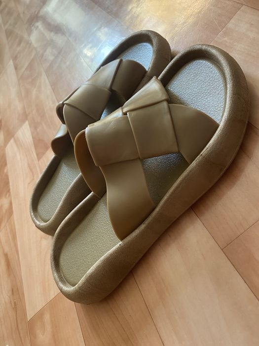 Продам шлепки новые 38 размер