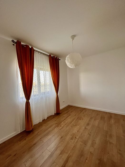 Casa individuala de inchiriat in Mosnita Noua curte 600 mp