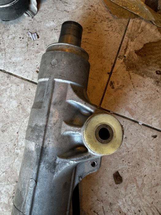 Поодам рулевую рейку Lexus LX570