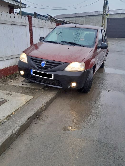 Vând Dacia Logan