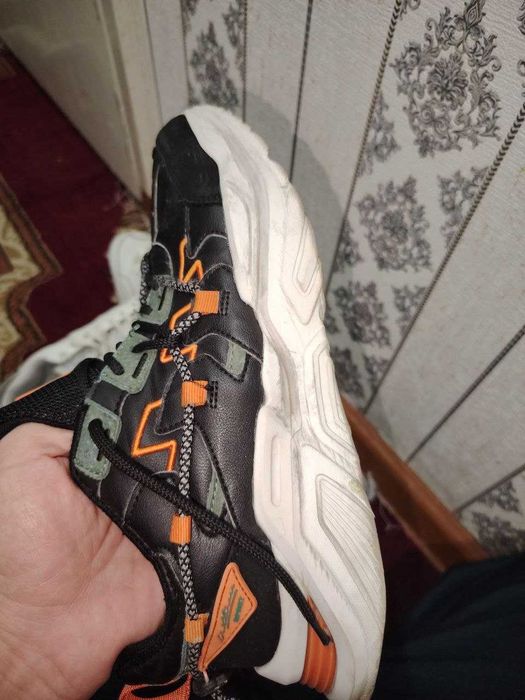 Продам мужские кроссовки.