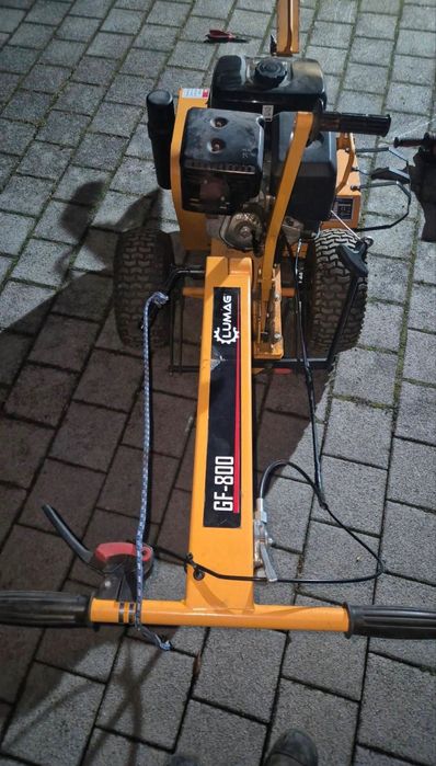 Închiriez utilaj săpat șanțuri trencher  pentru apă curent