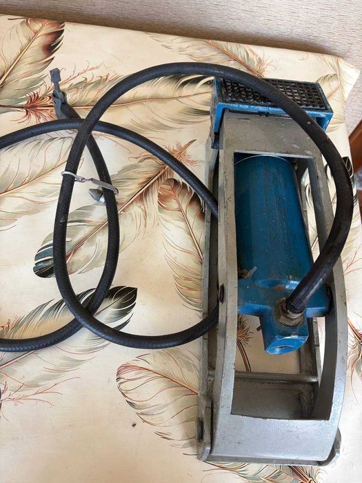 Насос  автомобильный - производство  СССР.