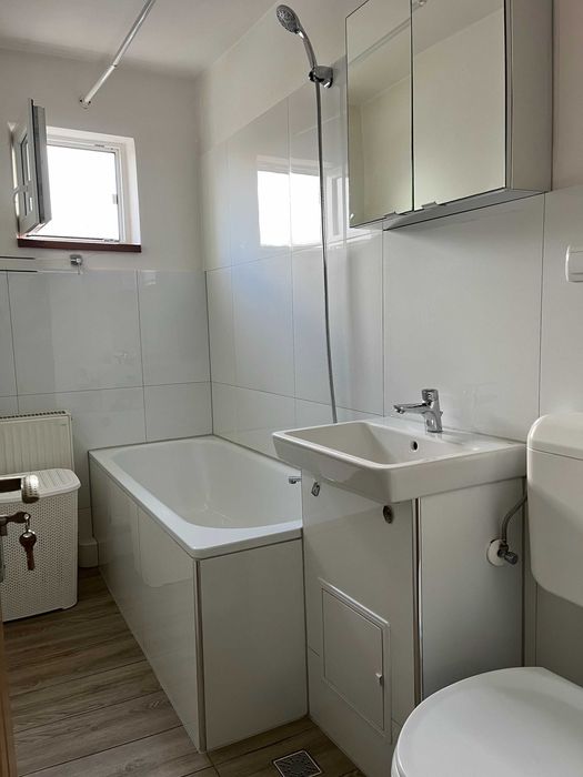 Apartament cu 2 camere recent renovat de inchiriat