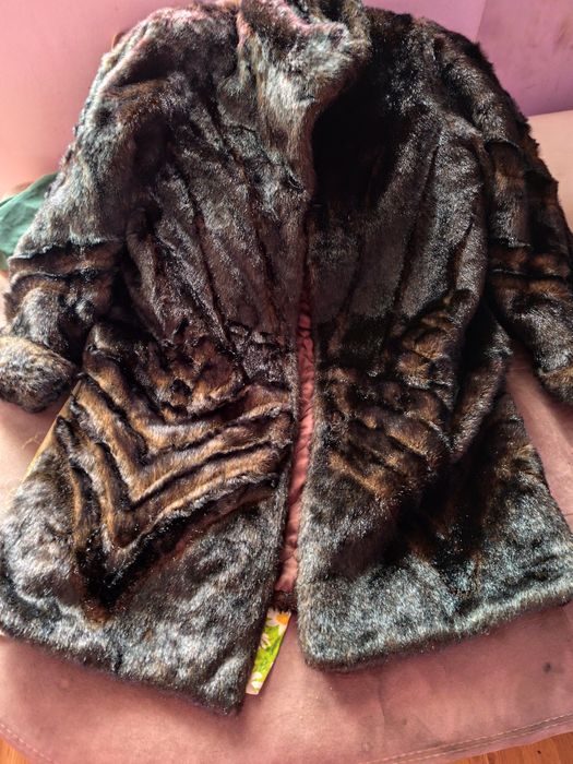 Еко палто в тъмно кафяв цвят с подплата