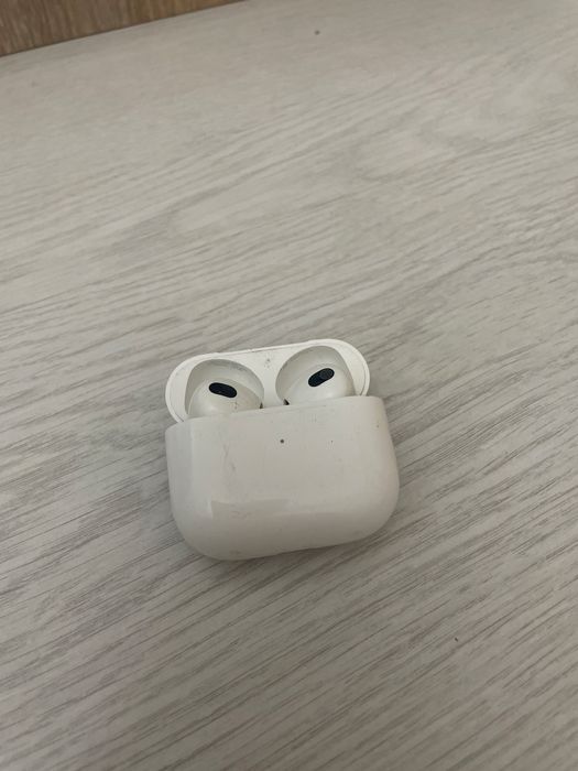 Продам наушники Airpods 3