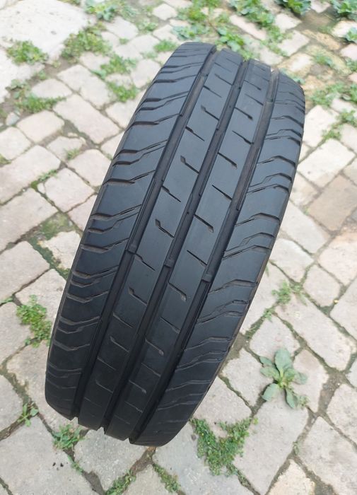 O bucată 215/60 R17C vară - una Michelin Goodyear Continental