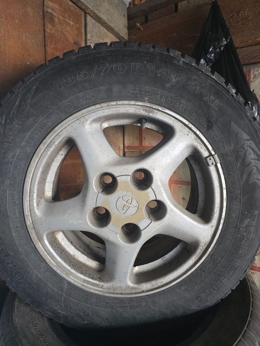 Продам шины с дисками на Toyota
