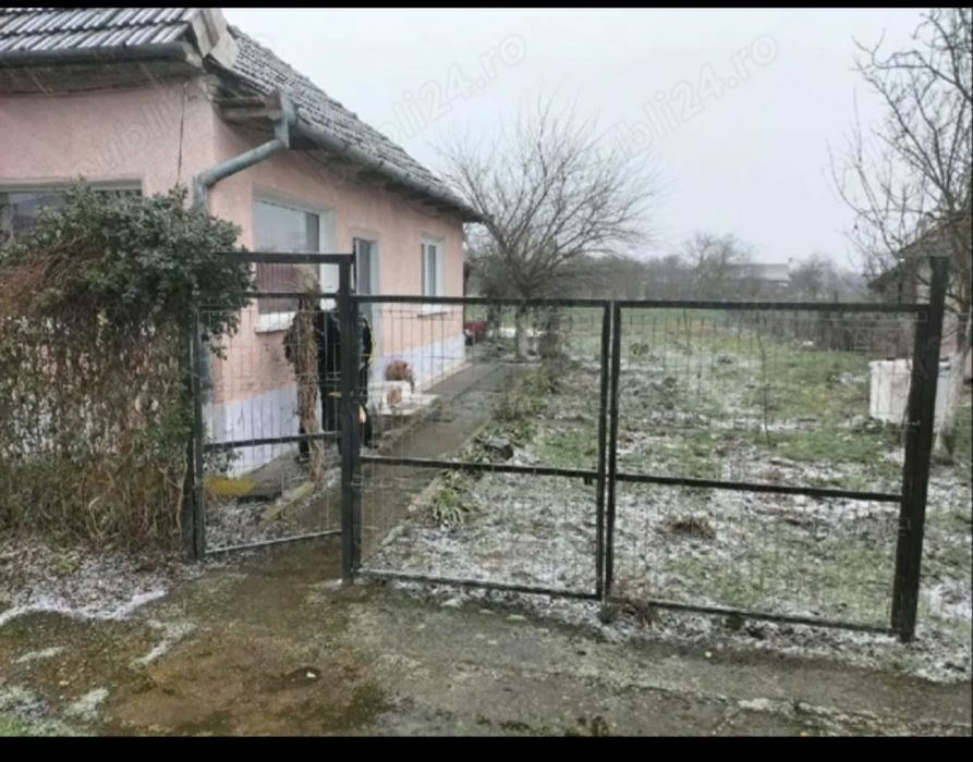 Casă de vanzare + 600mp teren in Scărișoara Nouă