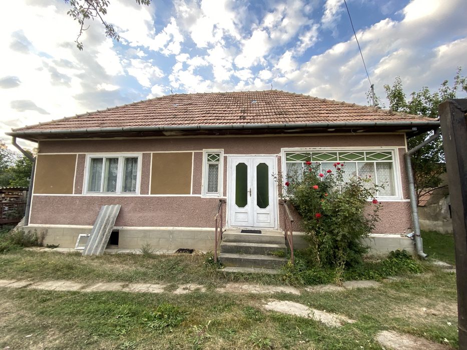Casă familială cu grădină de vânzare în Sânzieni