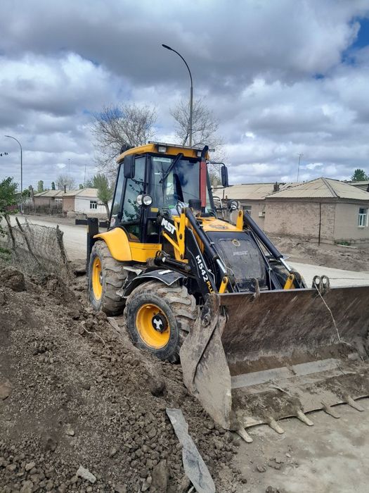 Эксковатор погрузчик MST