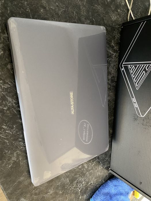 Продам ноутбук срочно.