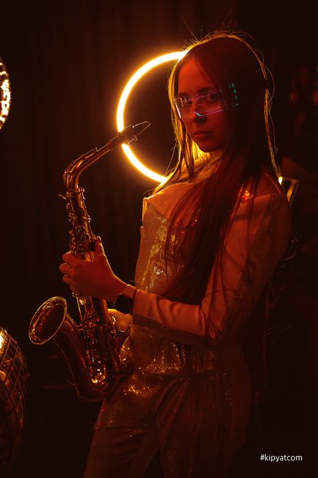 Саксофонист на праздник